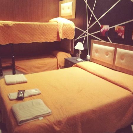קורדובה Hotel Laura מראה חיצוני תמונה